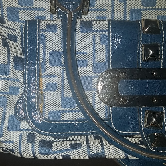 GUESS Purse - Picture 6 of 6